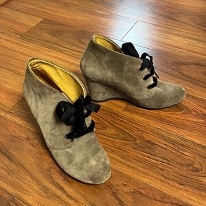 Taupe suede Bussola wedge boots